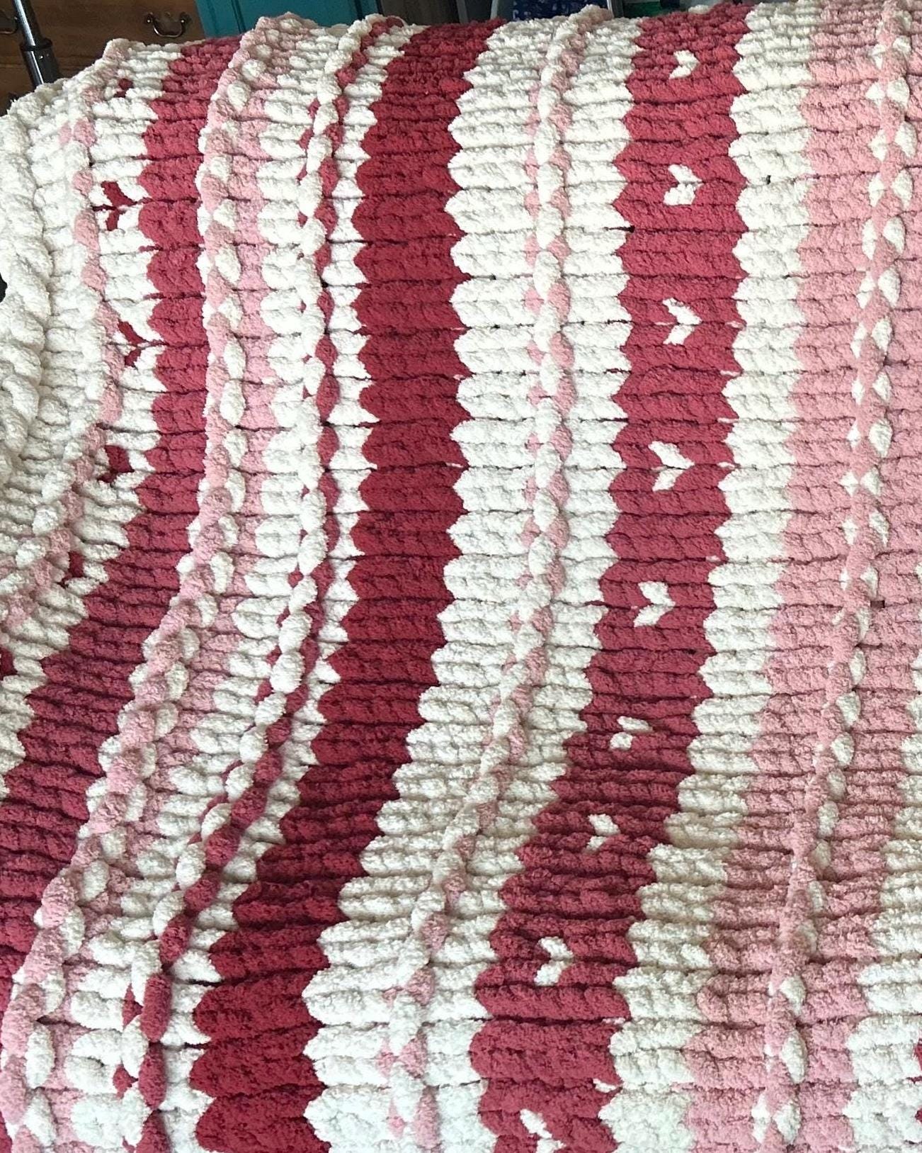 Chunky Blanket Pattern - Dotted Hearts (PDF File Only) - Finger Knitting