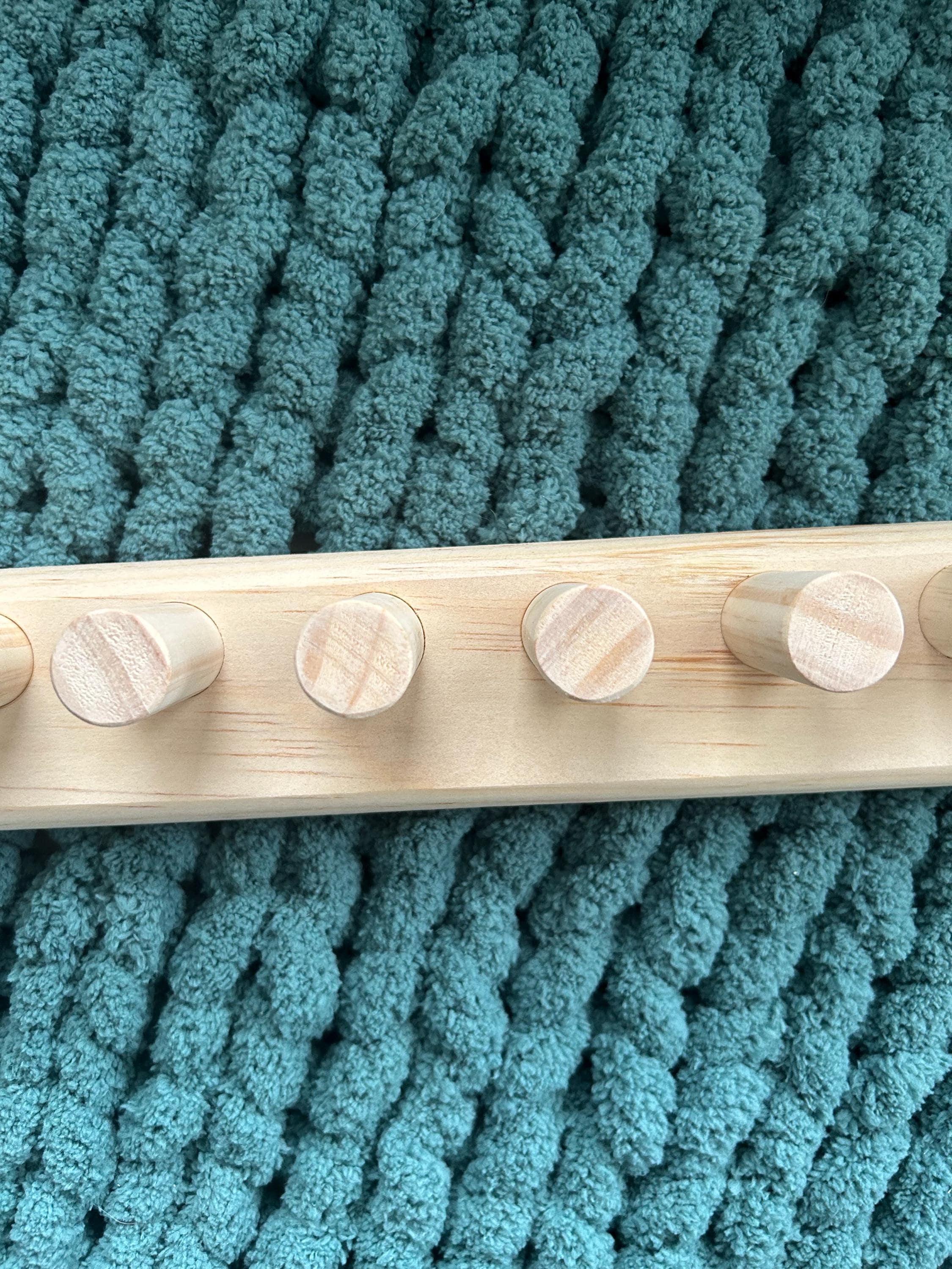 Blanket Loom for Chunky Yarn - Customizable Knitting Loom - Foldable and portable