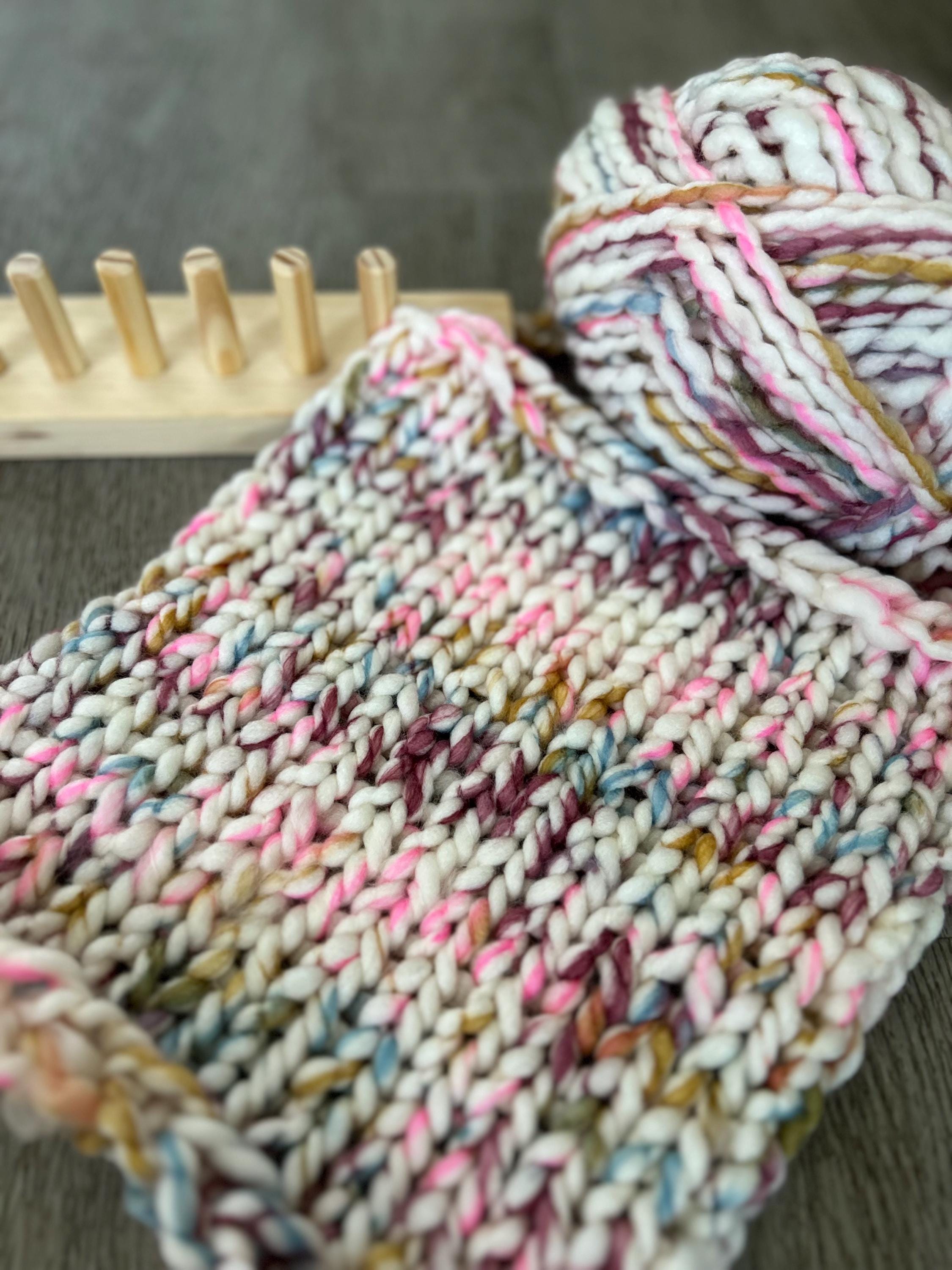 Blanket Loom for Bulky 6 Yarn - Customizable Knitting Loom - Foldable and portable