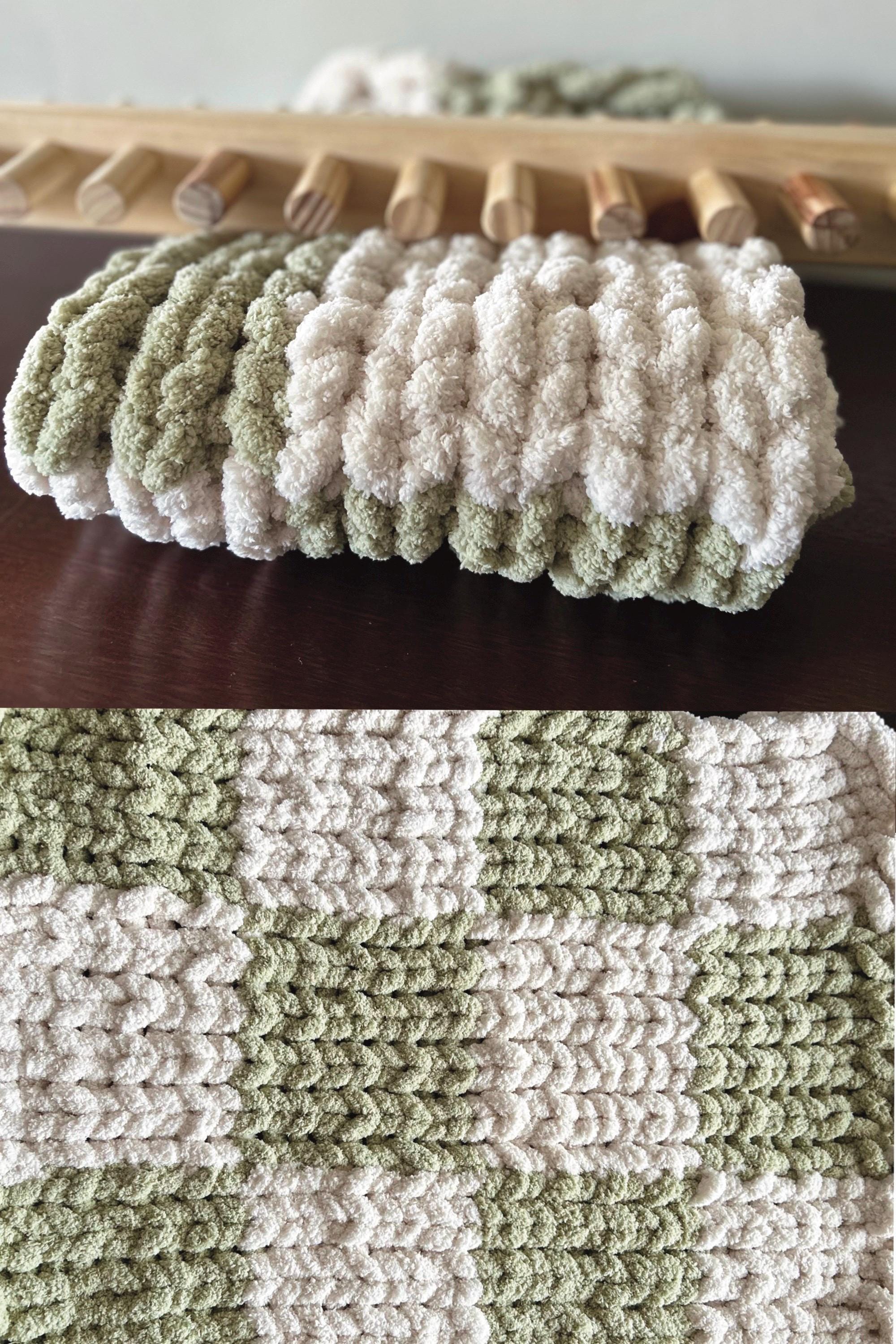 Blanket Loom for Chunky Yarn - Customizable Knitting Loom - Foldable and portable