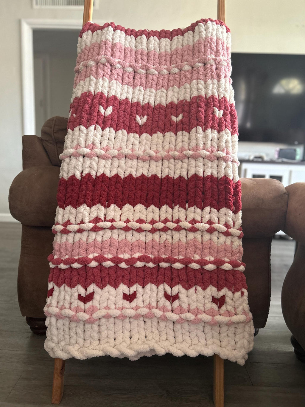 Chunky Blanket Pattern - Dotted Hearts (PDF File Only) - Finger Knitting